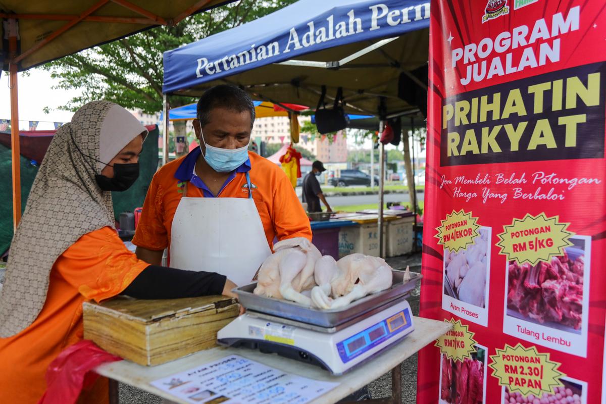 Jualan murah barangan asas diadakan setiap musim perayaan