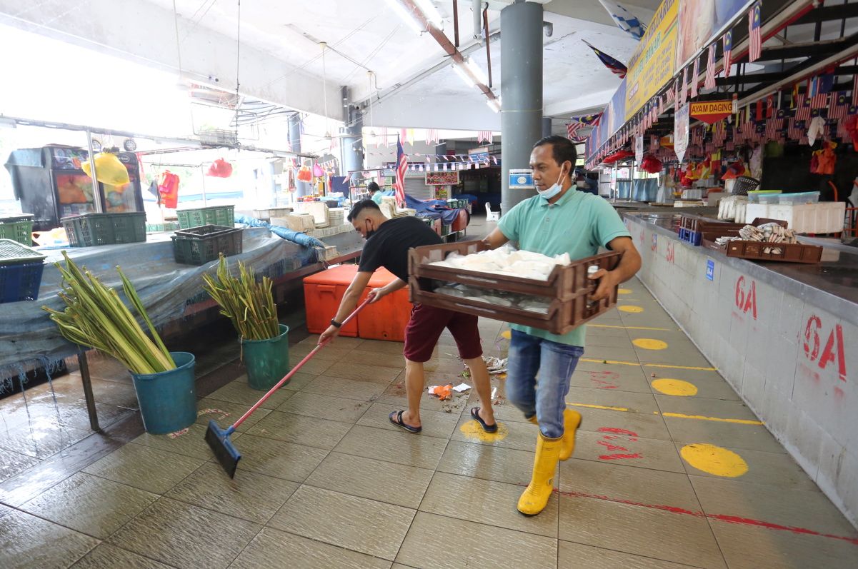 开斋节提早令穆斯林措手不及 商家开档应付顾客需求