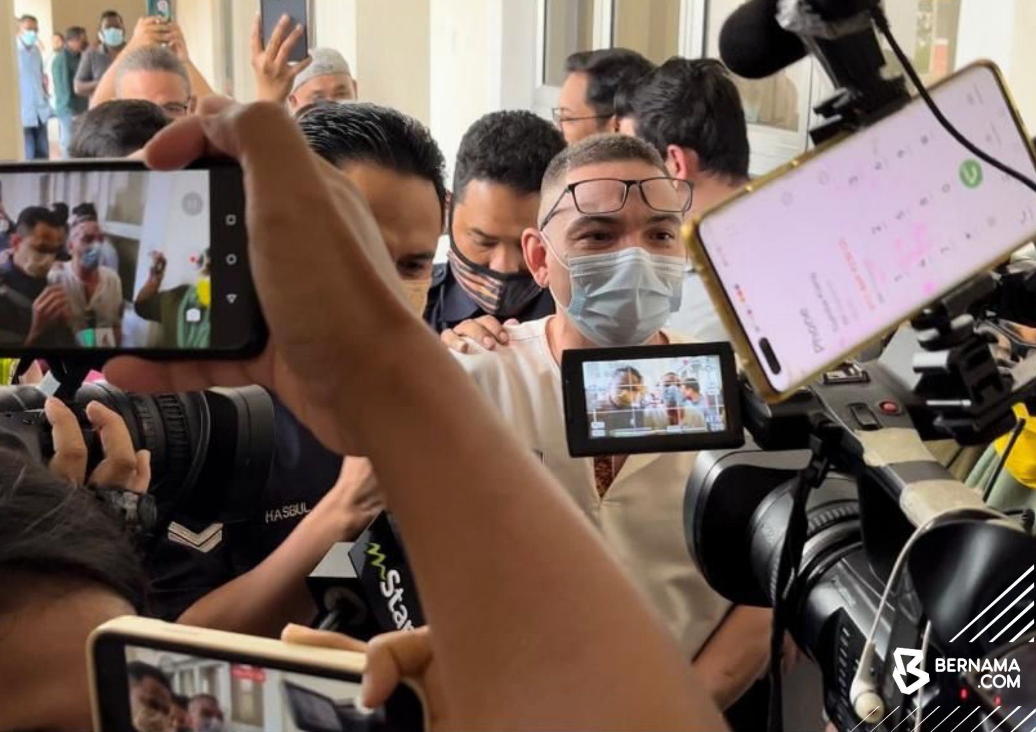 Penyanyi Yasin dipenjara seumur hidup, 16 sebatan