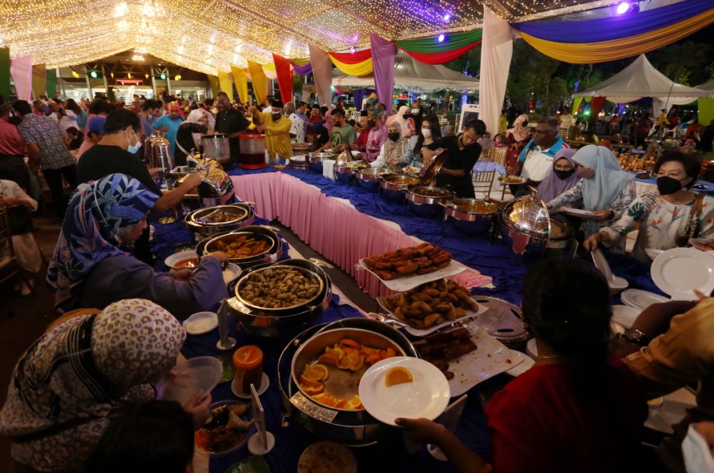Last round of state Aidilfitri open houses today in Petaling, Klang