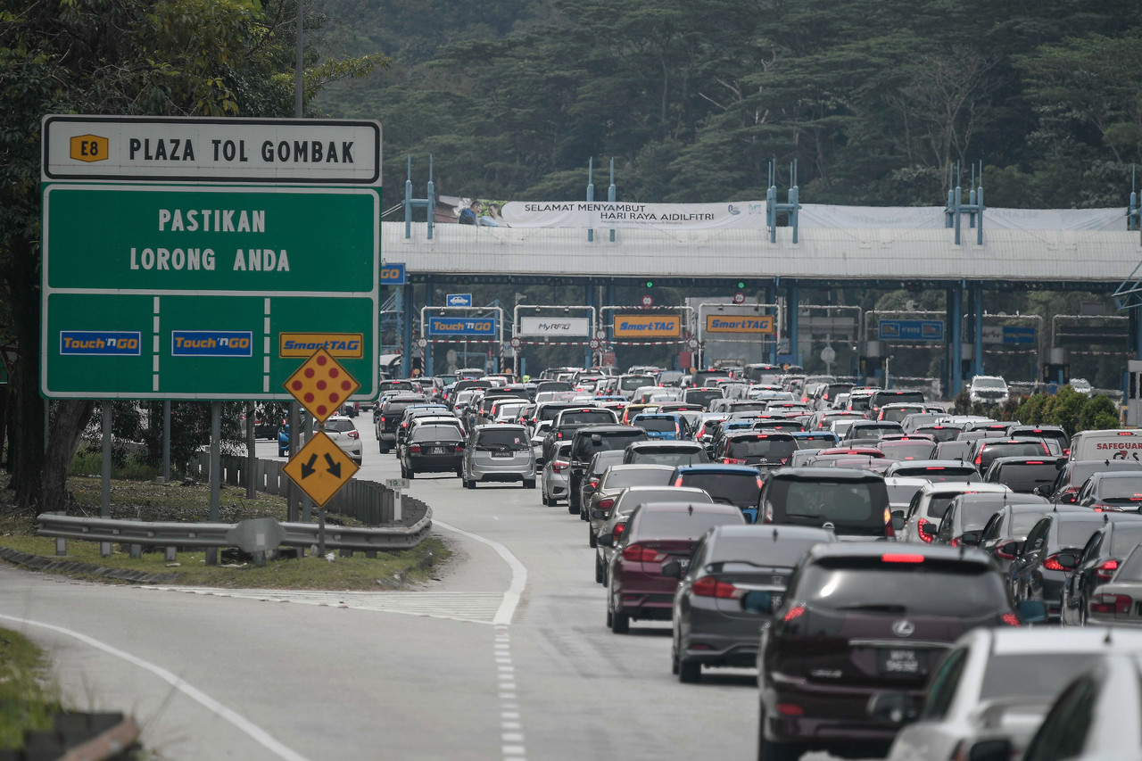 Aliran trafik tinggi di lebuh raya utama setakat 11 pagi