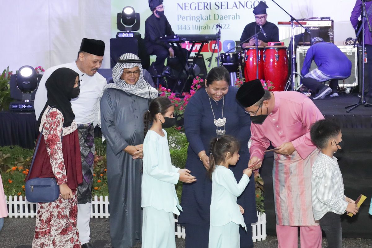 巡回各县办开斋节茶会 听民意加强官民互动