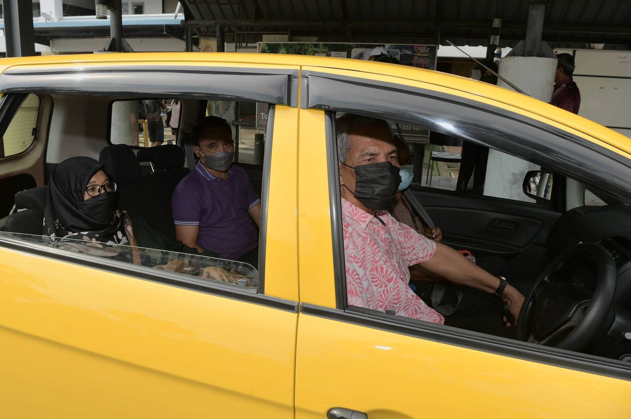 需求增及塞车致车费涨 交通部：监管电召车收费