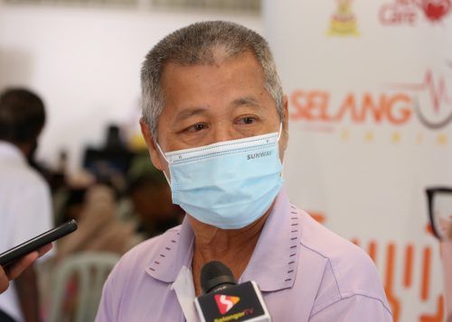 மாநில அரசு வழங்கும் இலவச சேவைகளை ஏன் வீணடிக்க வேண்டும்'' என்று கேட்டார்.