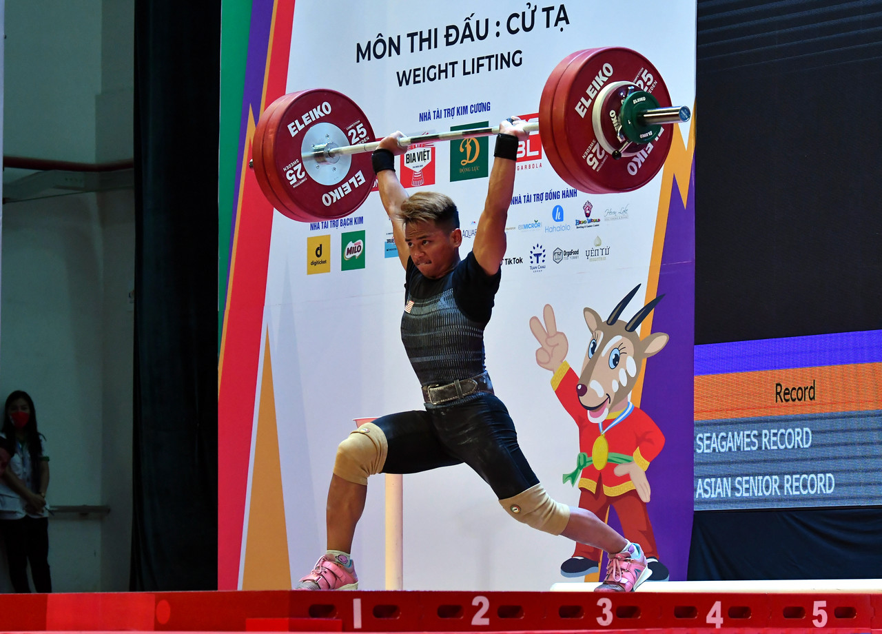 Hanoi SEA Games: Weightlifter Mohamad Aniq lifts bronze, sets new national record