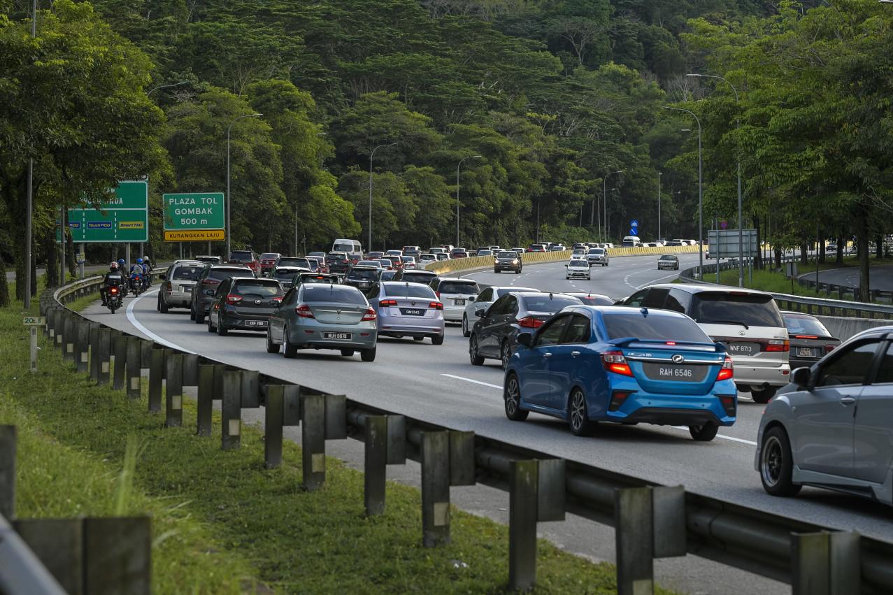 Aliran trafik lebuh raya menghala Lembah Klang sesak