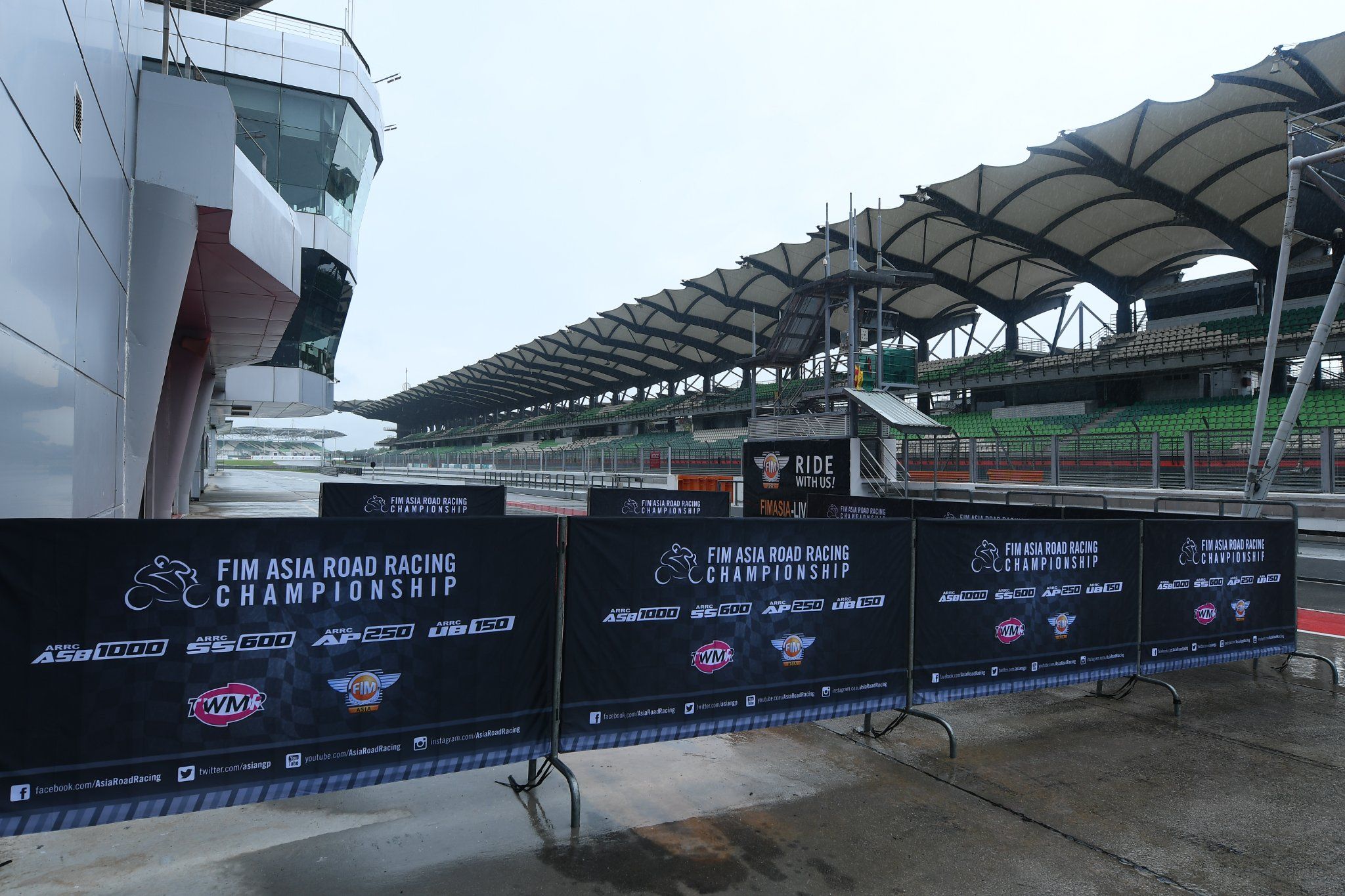 Riders Mohd Zaqhwan, Adam eye podium in Asia Road Racing Championship 2022