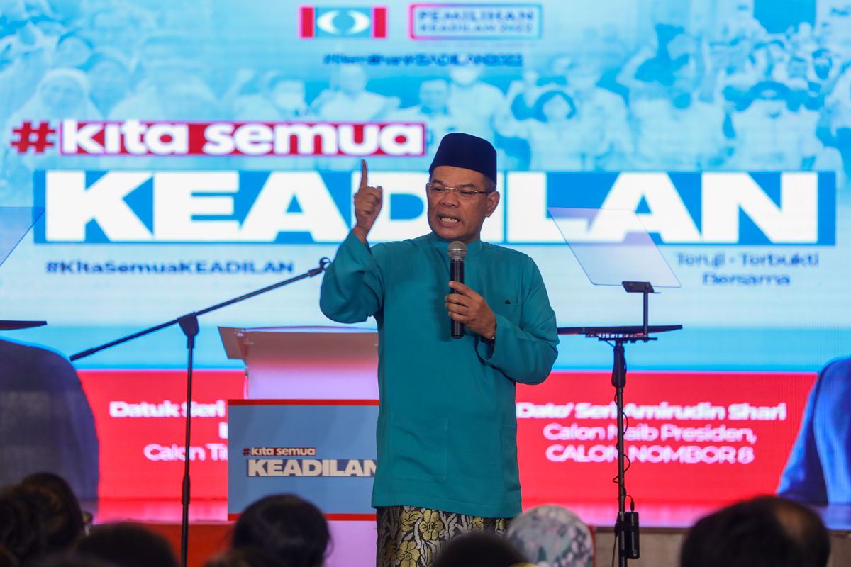 蓝眼改选更巩固党行政机制