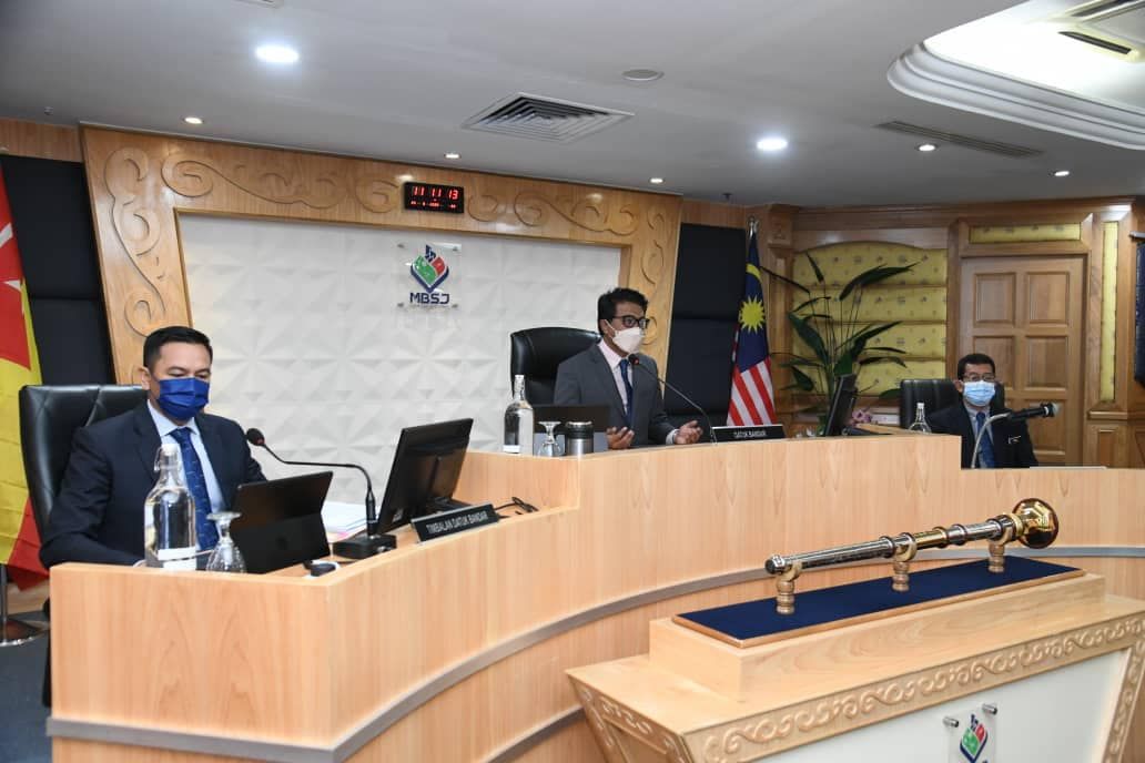 梳邦指定商业区  限时泊车措施展延开跑