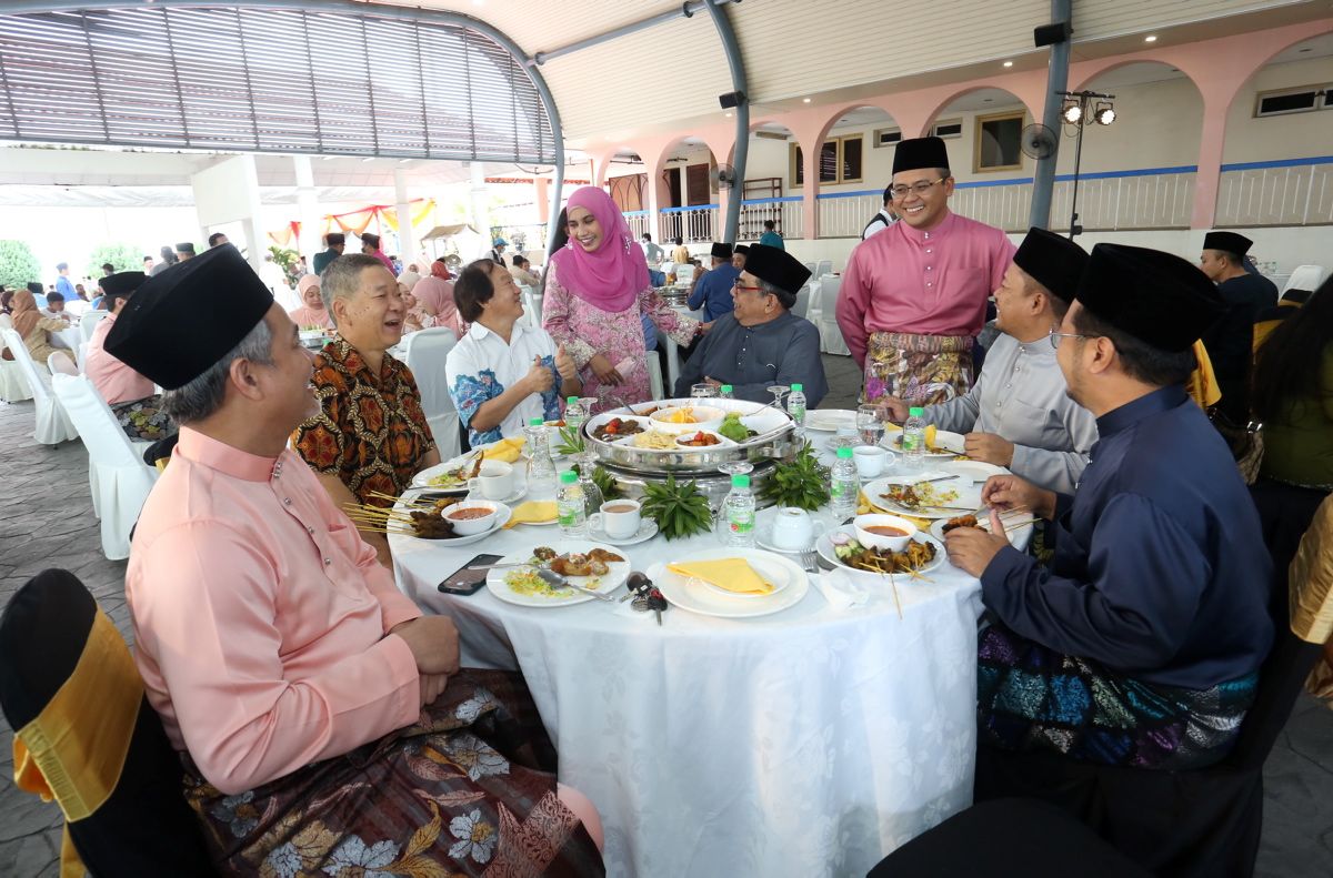 雪大臣办开斋节小型茶会  邀议员.部门主管共庆佳节