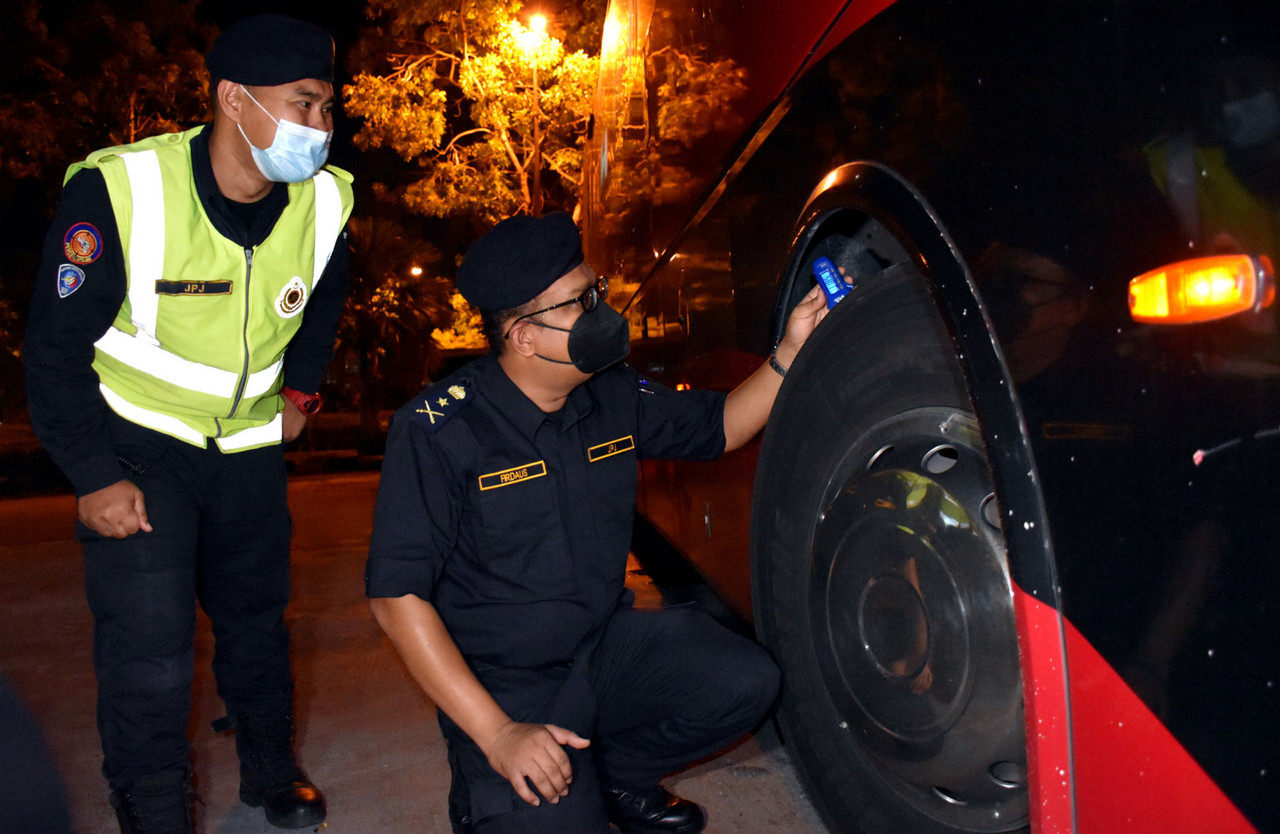 Tiga bas henti-henti disita, LKM tamat tempoh, sijil pemeriksaan Puspakom luput