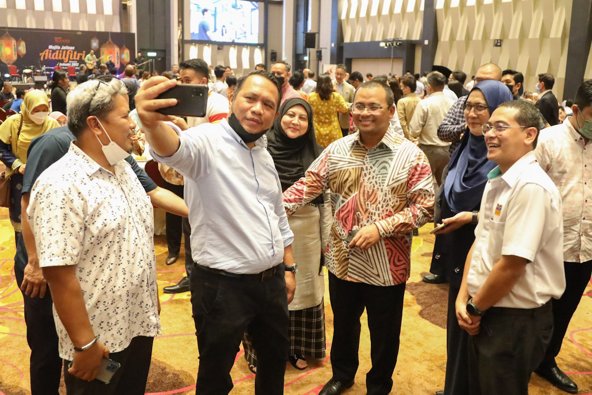 MB, Excos attend Invest Selangor’s Aidilfitri open house