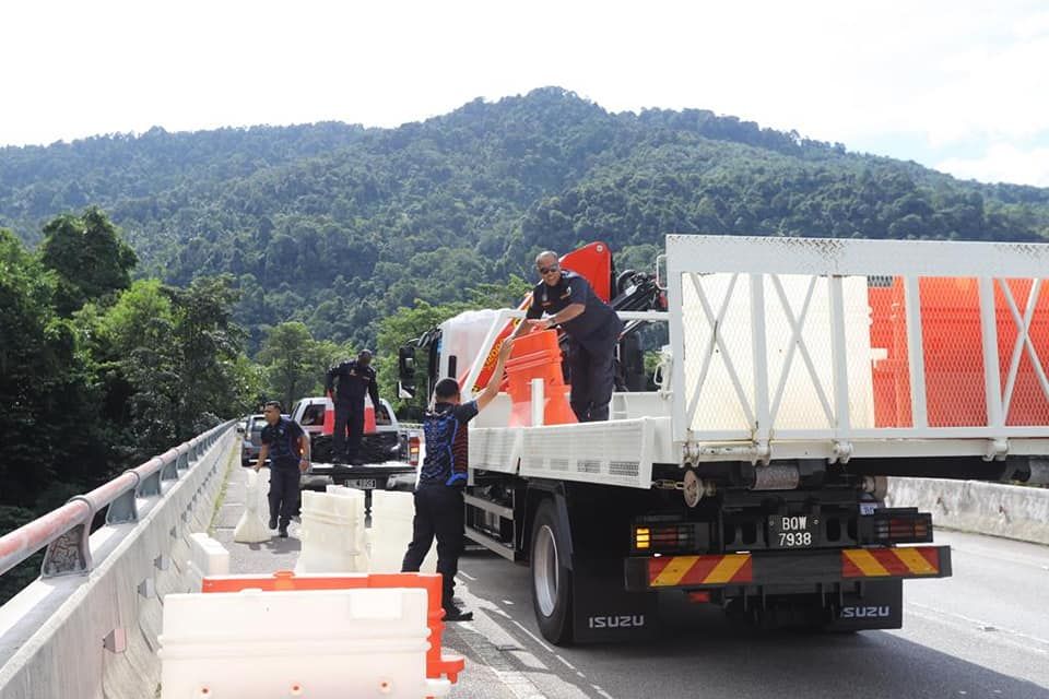 பாலத்திலிருந்து குதிக்கும் வீரதீர விளையாட்டு- நிறுவனத்திற்கு எம்.பி.எச்.எஸ் அபராதம்
