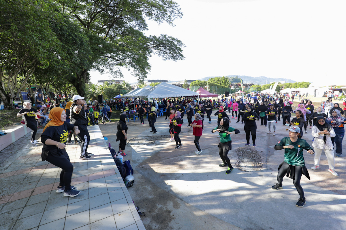 Take a creative video at Selangor Penyayang roadshow and win an iPhone