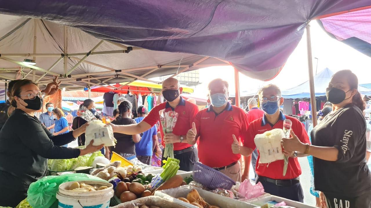 仁村早市今起全面开放 原小贩受促下周五前更新执照.否则取消资格