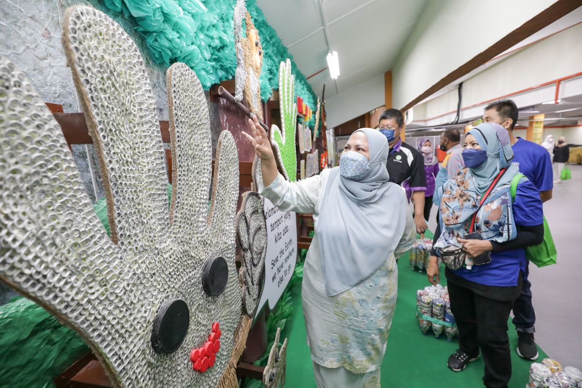 灵市生态资源回收广场 成环保推手.考察对象