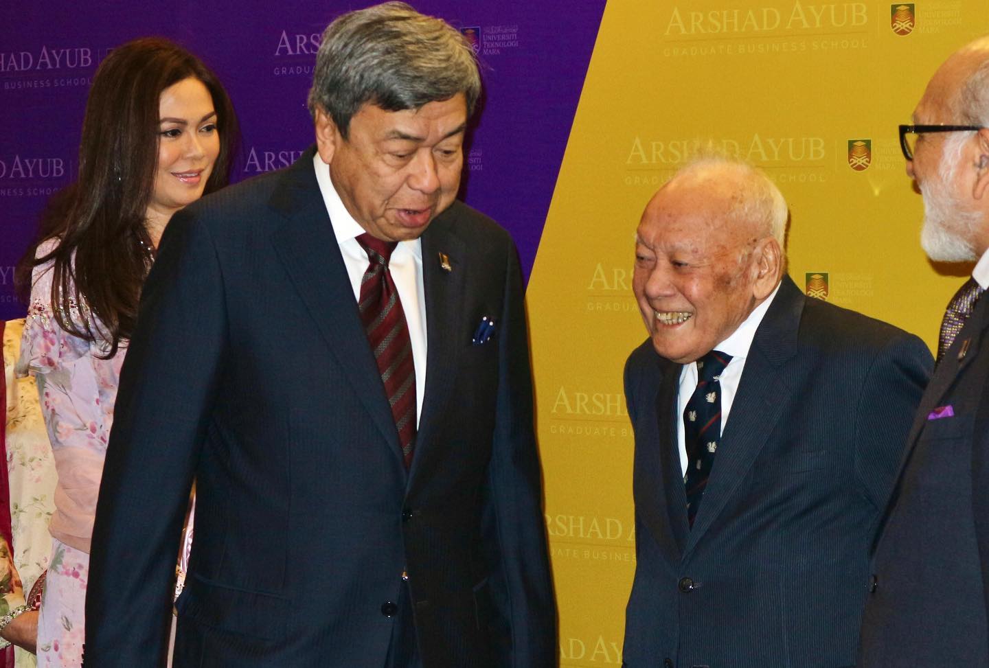 Sultan zahir takziah, kagumi usaha Tun Arshad majukan pendidikan