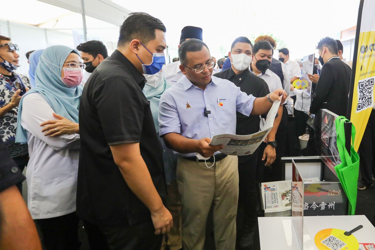 任大臣4周年挑战重重   阿米鲁丁：强大团队并肩作战