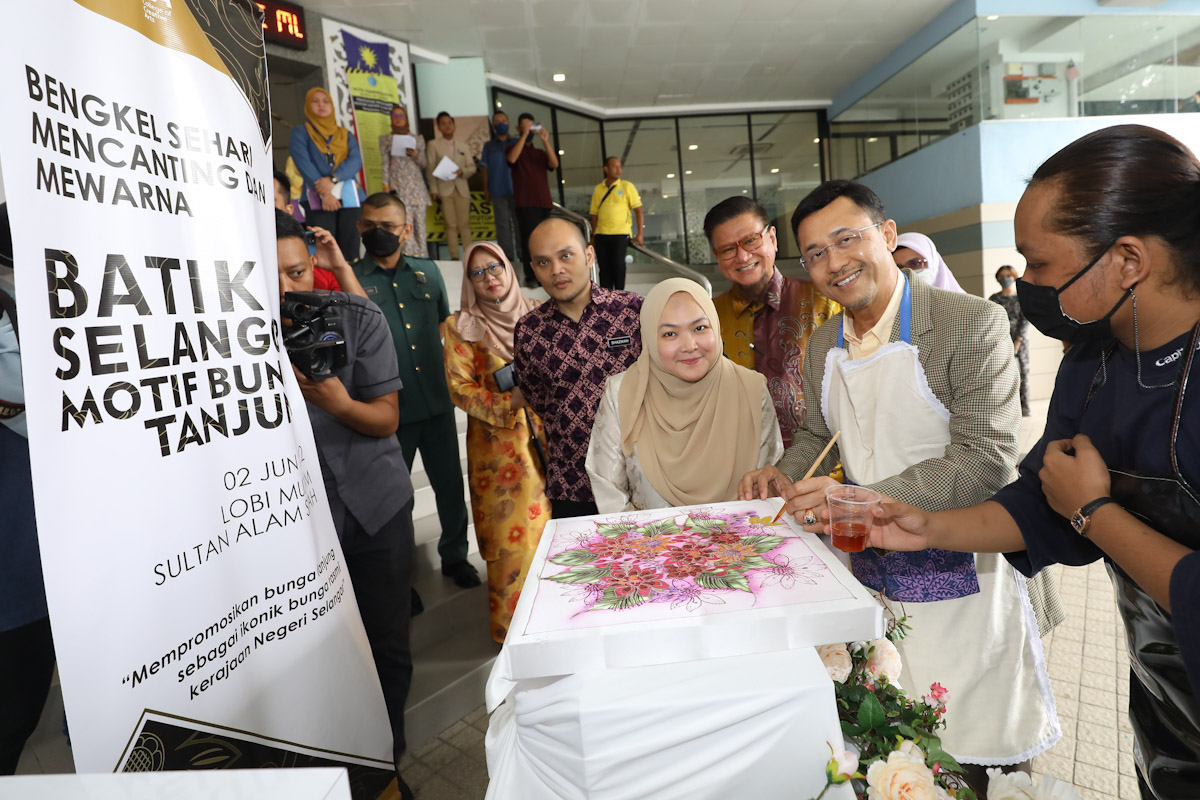 EXCO: Bunga tanjung dipilih identiti batik negeri