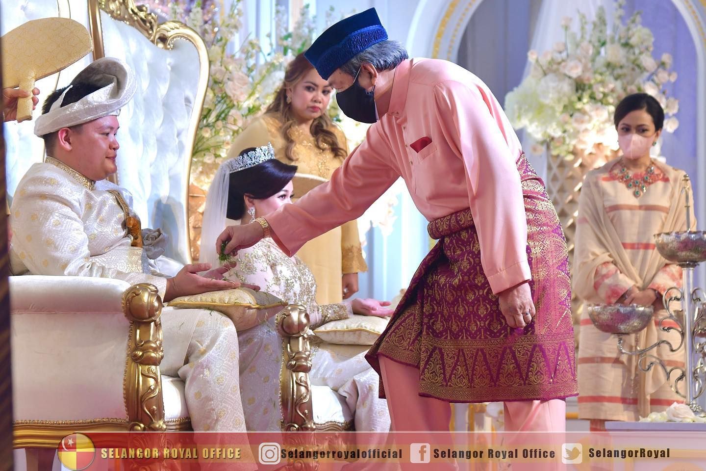 Sultan berkenan berangkat ke majlis persandingan anakanda saudara