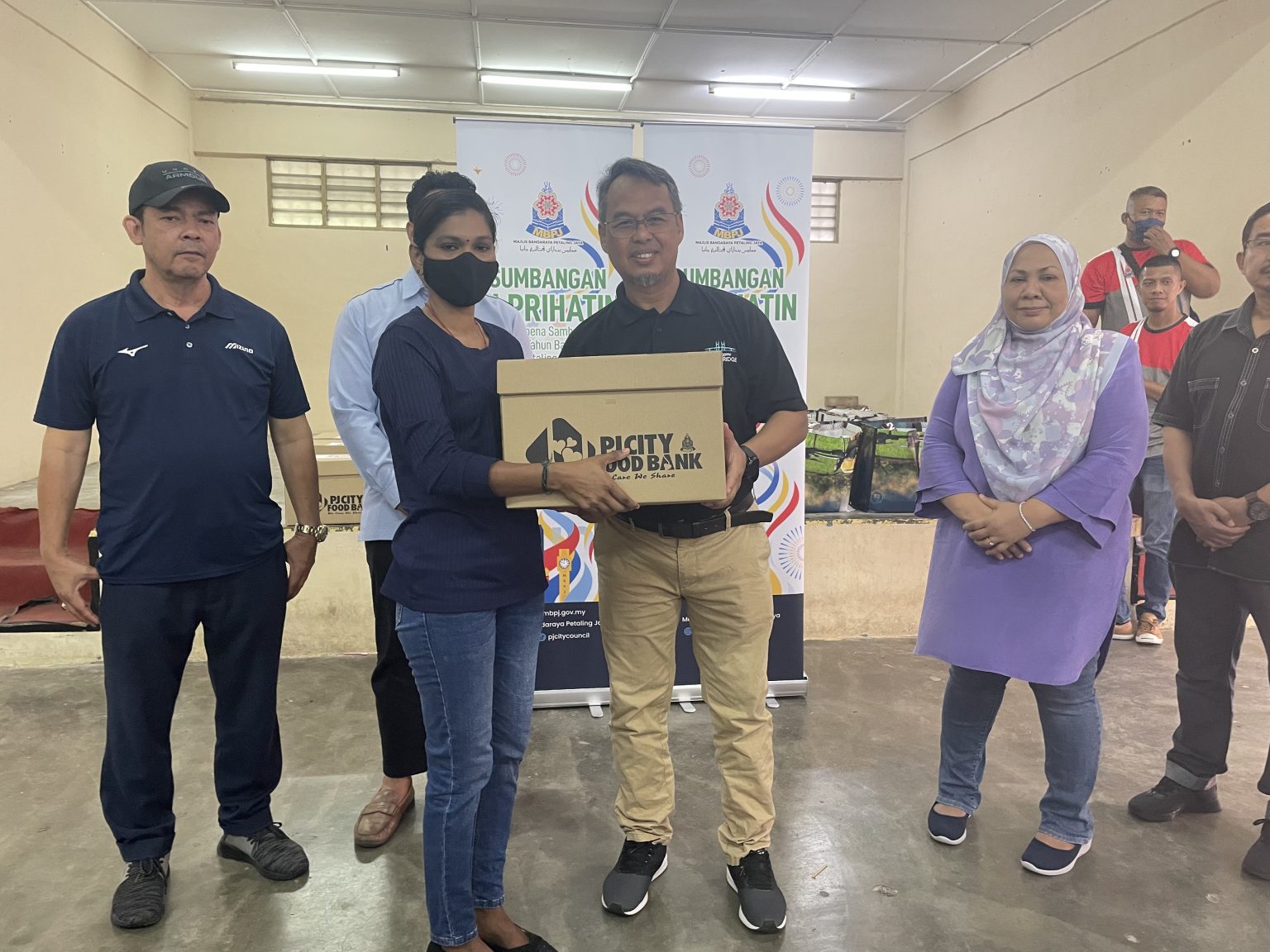 MBPJ distributes food baskets to help the needy