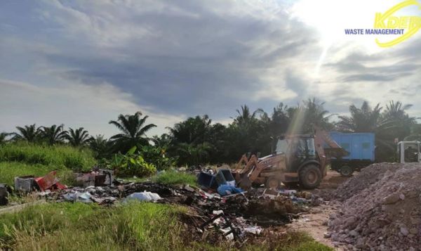சிகிஞ்சானில் சட்டவிரோதமாக கொட்டப்பட்ட குப்பைகளை அகற்ற கூட்டு துப்புரவு இயக்கம்