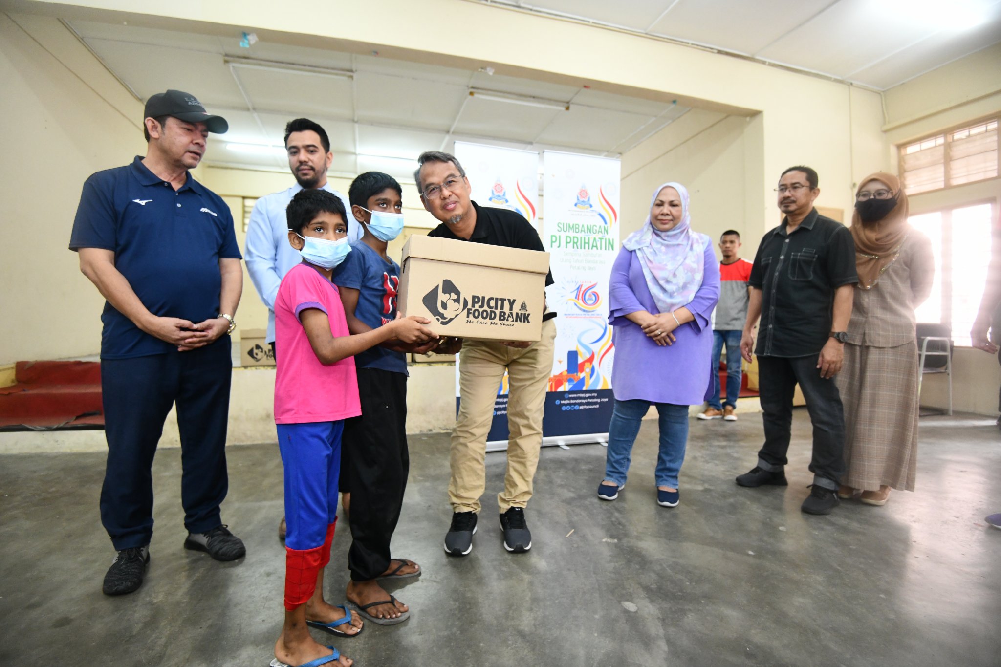 Perarakan 40 pasukan antara kemuncak sambutan ulang tahun ke-16 MBPJ