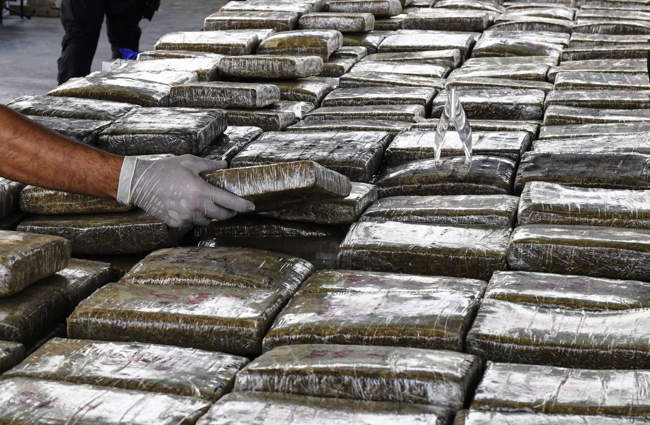 毒品犯罪活动扣查6.2万人 警方充公逾2.1亿财物