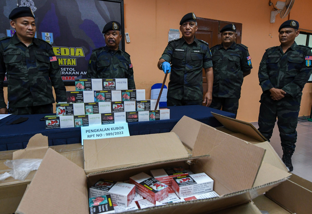 GOF8 foils attempt to smuggle vape liquid using courier service lorry