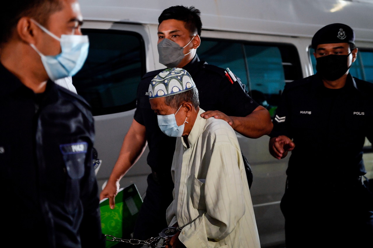 Guru mengaji hadapi 17 tuduhan rogol, amang seksual terhadap dua beradik