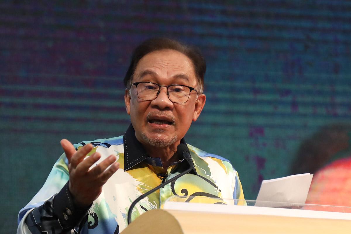 Anwar desak SPRM siasat syarikat dapat kontrak 'mencurigakan' babit menteri, bekas menteri