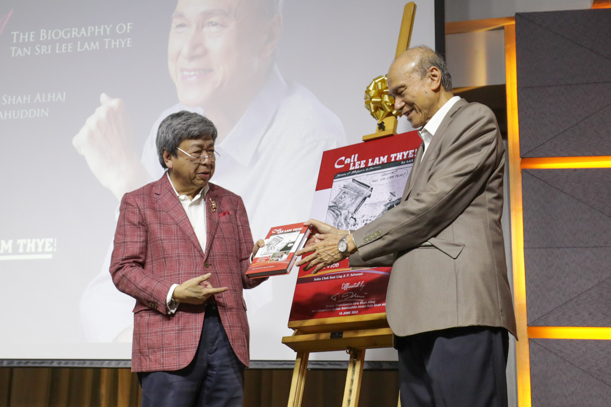 Sultan Selangor berkenan lancar biografi Lee Lam Thye
