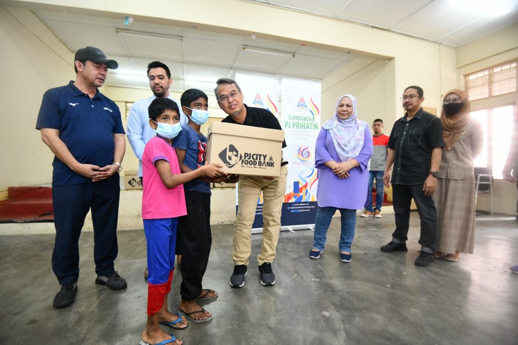 40 teams parade to be the highlight of MBPJ's 16th anniversary celebration