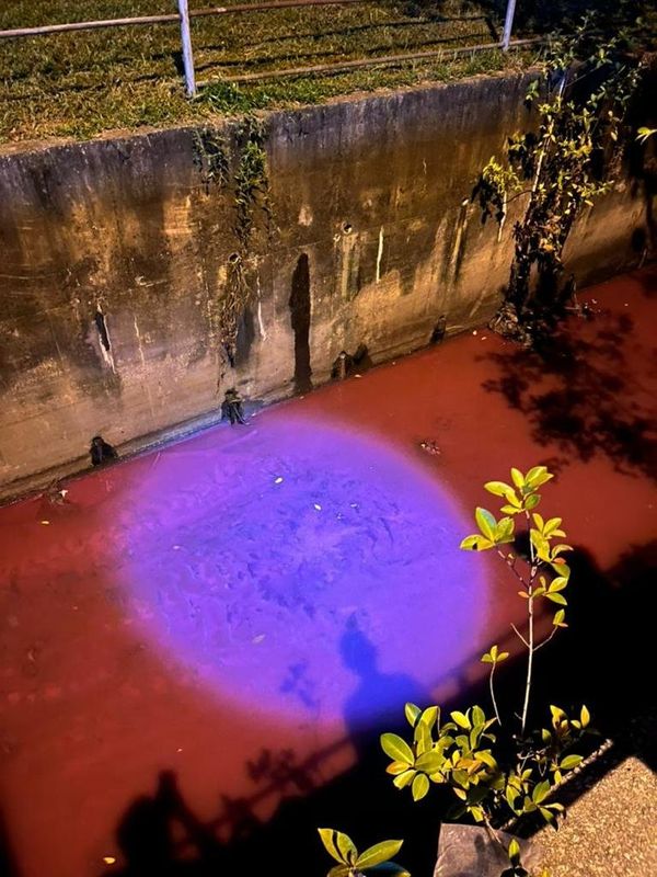 LUAS kesan cecair merah di Klang, sampel cemar dianalisis