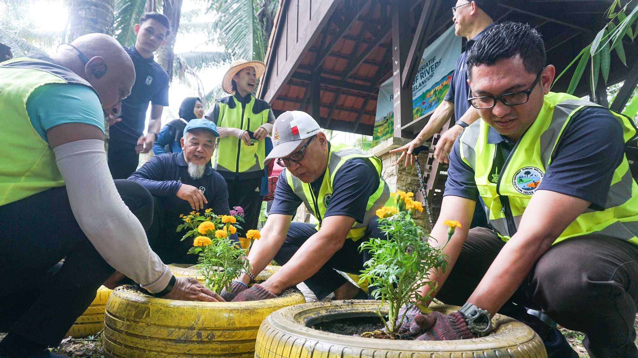 依兹汉主持雪河流之友 提倡爱护河流运动
