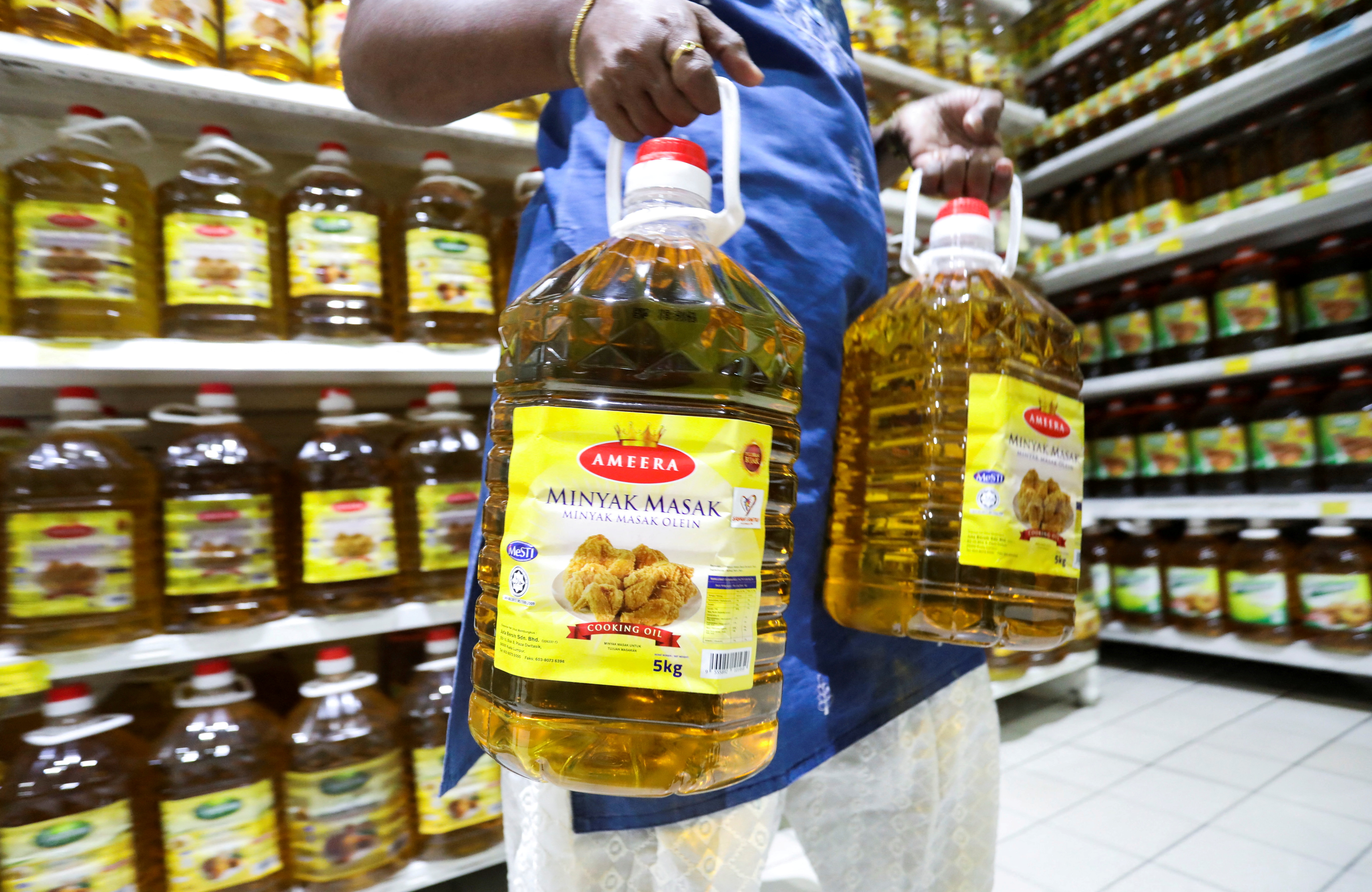 Govt intervenes to immediately stabilise bottled cooking oil supply