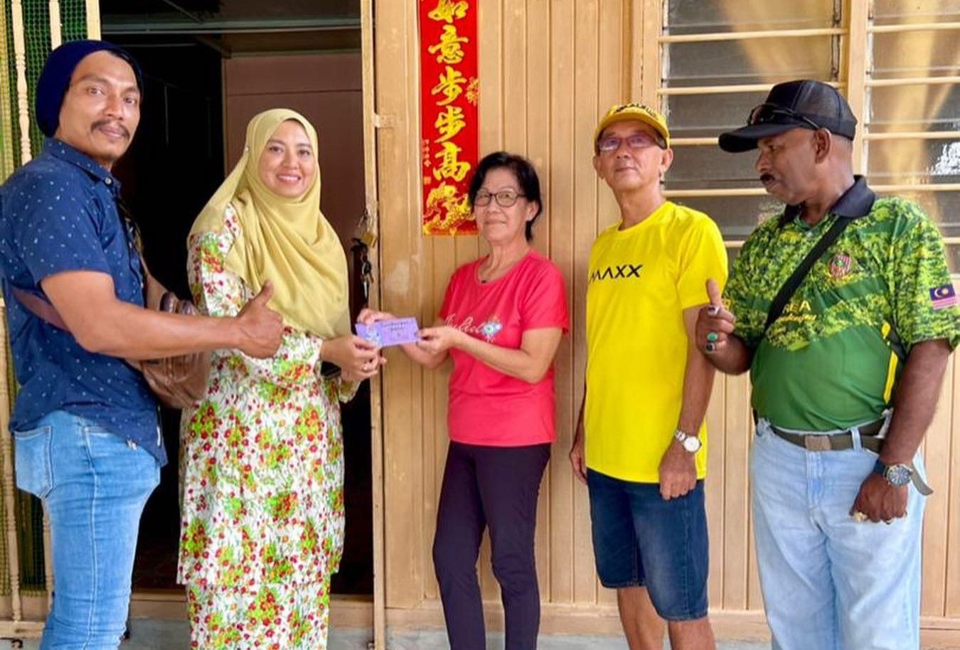 ஏழு வீடுகளைச் சீரமைக்க புக்கிட் மெலாவத்தி சட்டமன்ற உறுப்பினர் நிதியுதவி