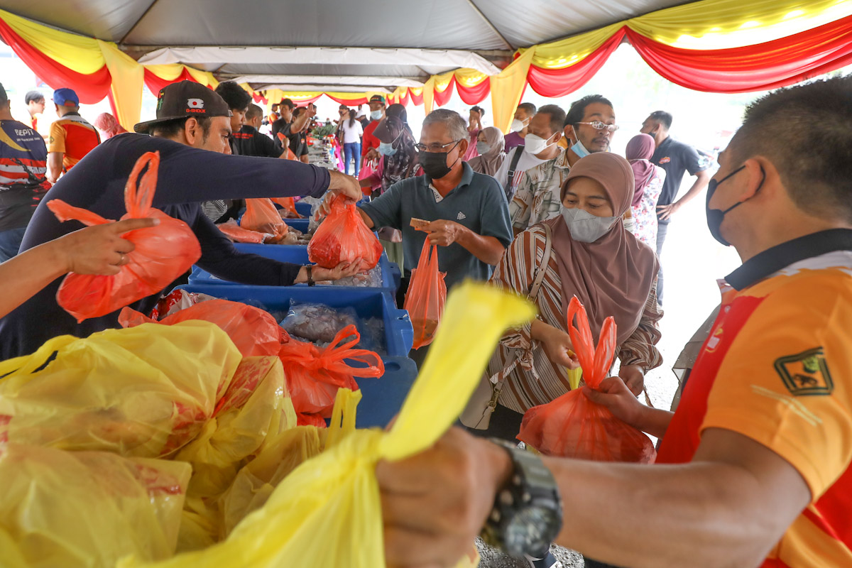 Jualan murah dapat sambutan, penduduk minta program lebih kerap