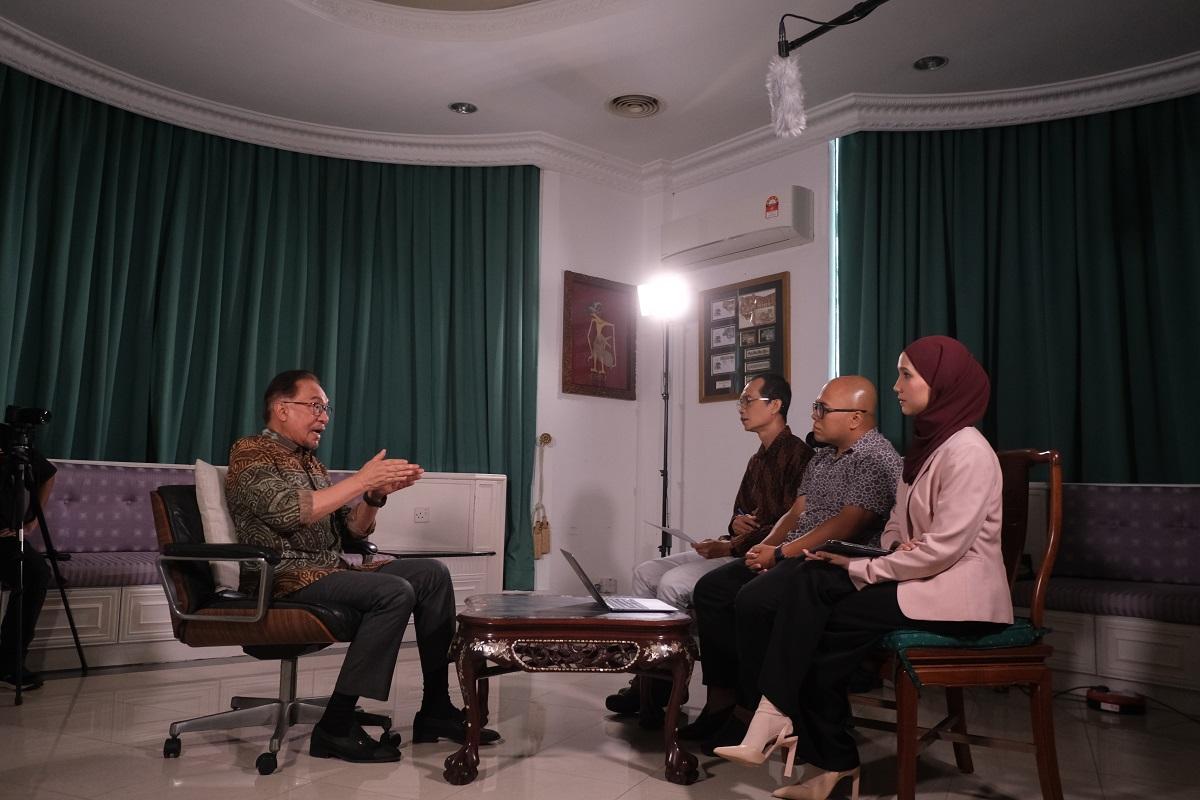 Anwar: Kerajaan gagal tangani lonjakan harga, pemimpin ‘berlaga’ sesama sendiri