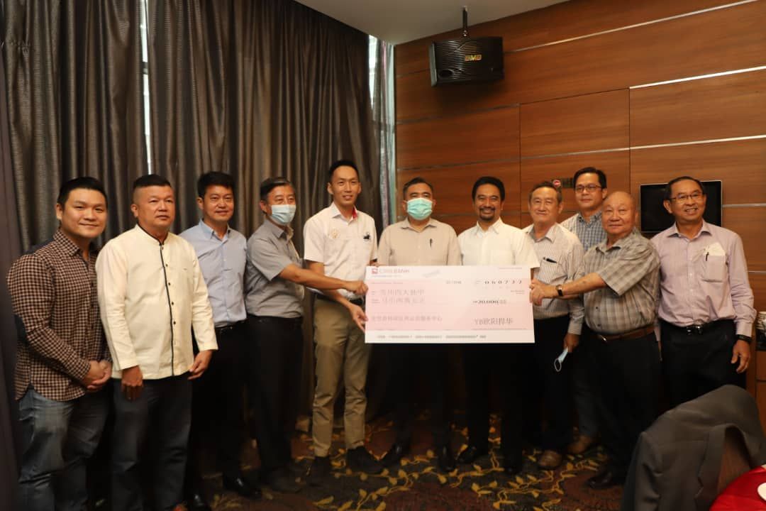 欧阳捍华拨2万资助巴生4独中