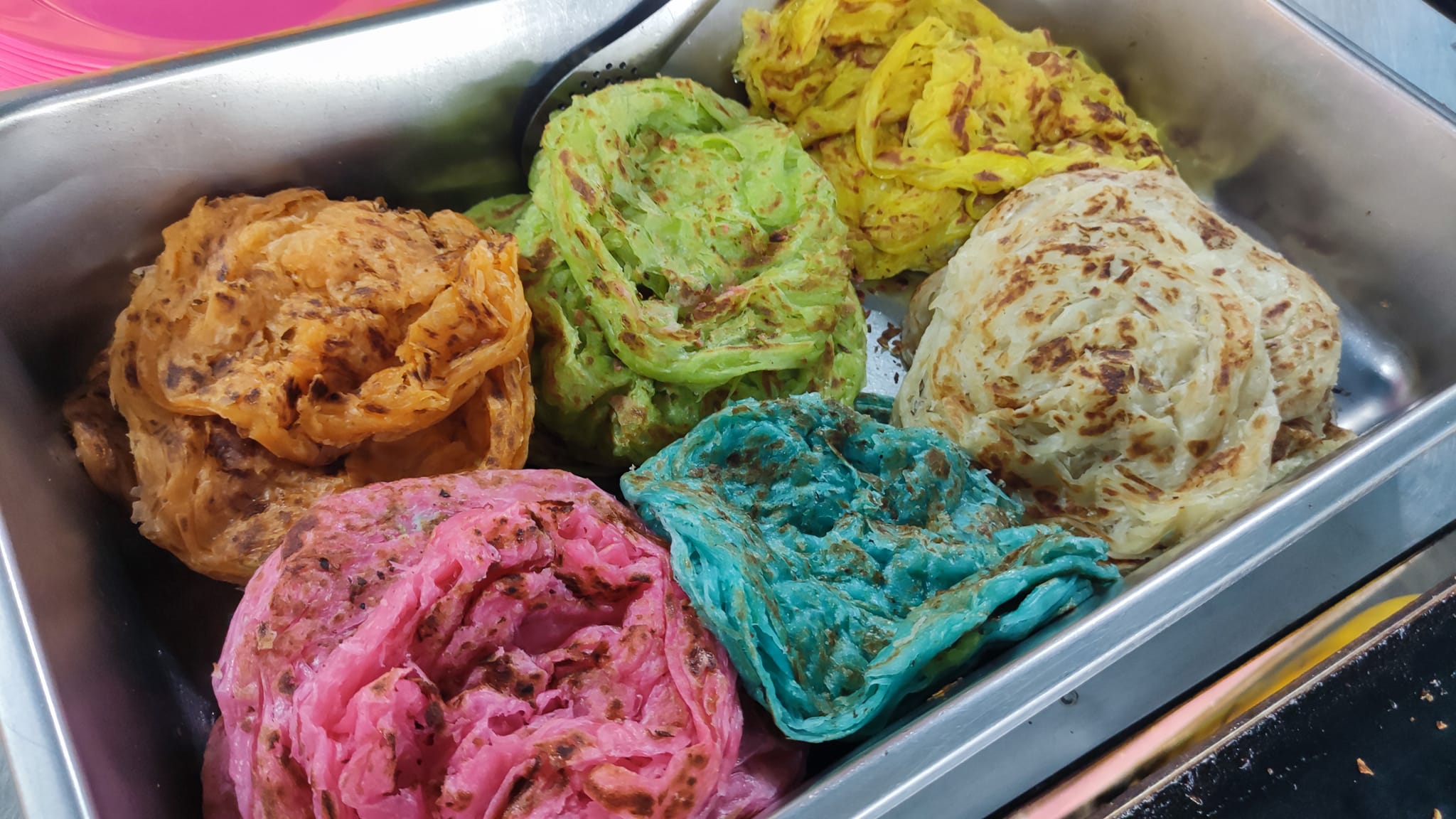 Roti canai pelangi pelbagai rasa hanya RM1.50 di Kuala Selangor