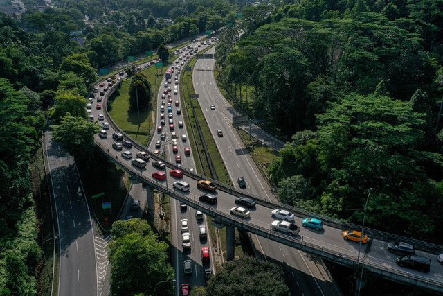 周未连假今启动 多条主要大道行驶缓慢