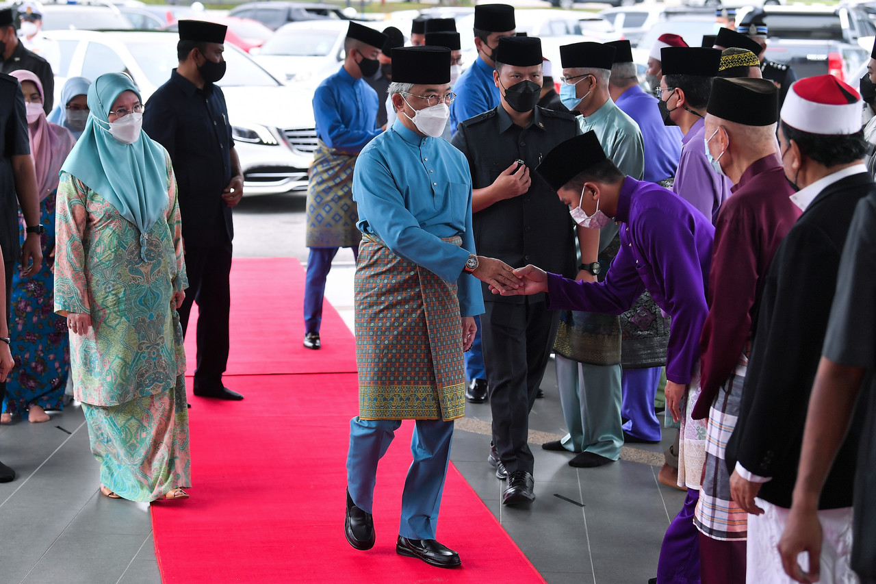 King, Queen perform Aidiladha prayers at Tengku Ampuan Afzan Mosque