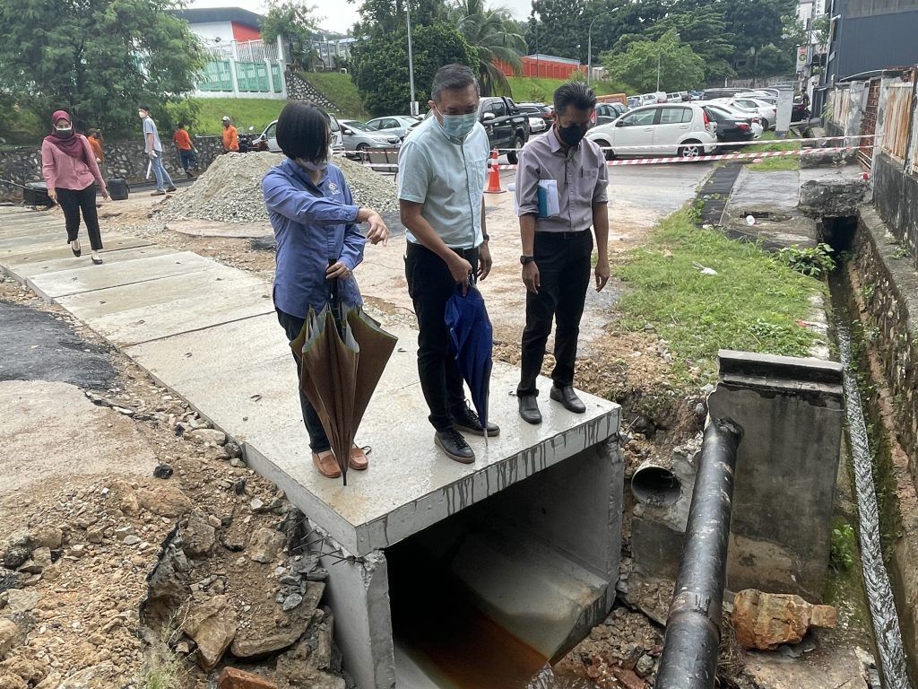 திடீர் வெள்ளம் ஏற்படுவதைத் தடுக்க பூச்சோங் ஜெயாவில் எம்பிஎஸ்ஜே கழிவுநீர் குழாய்களை மாற்றுகிறது
