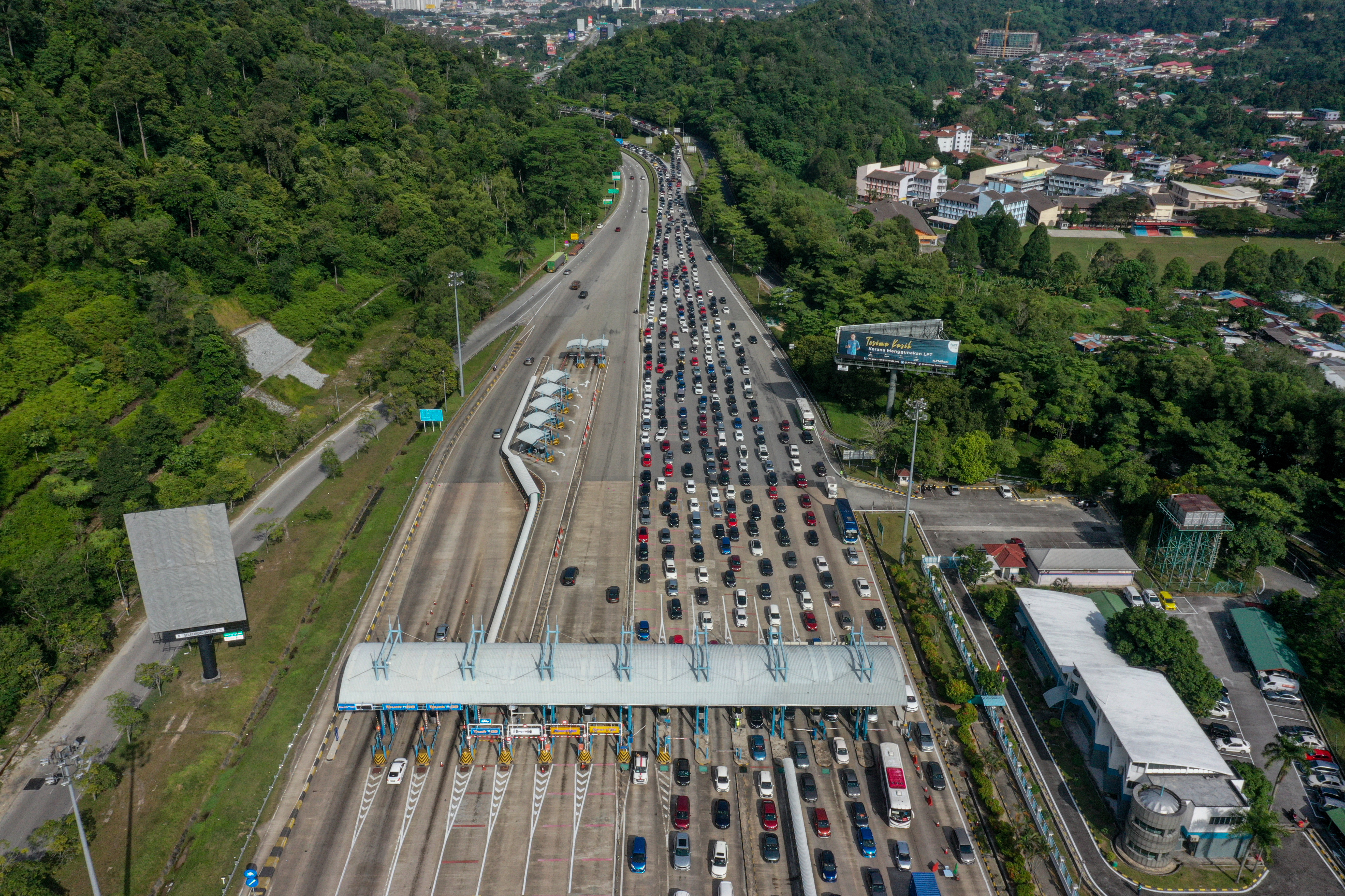 Aidiladha: Aliran trafik di lebuh raya utama perlahan sejak pagi