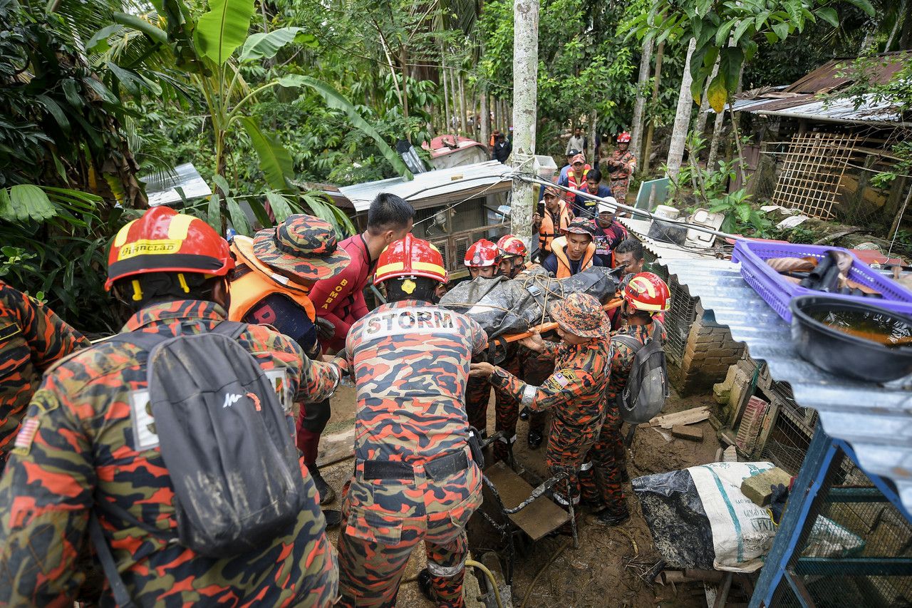Jenazah tiga mangsa banjir di Baling selamat dikebumikan