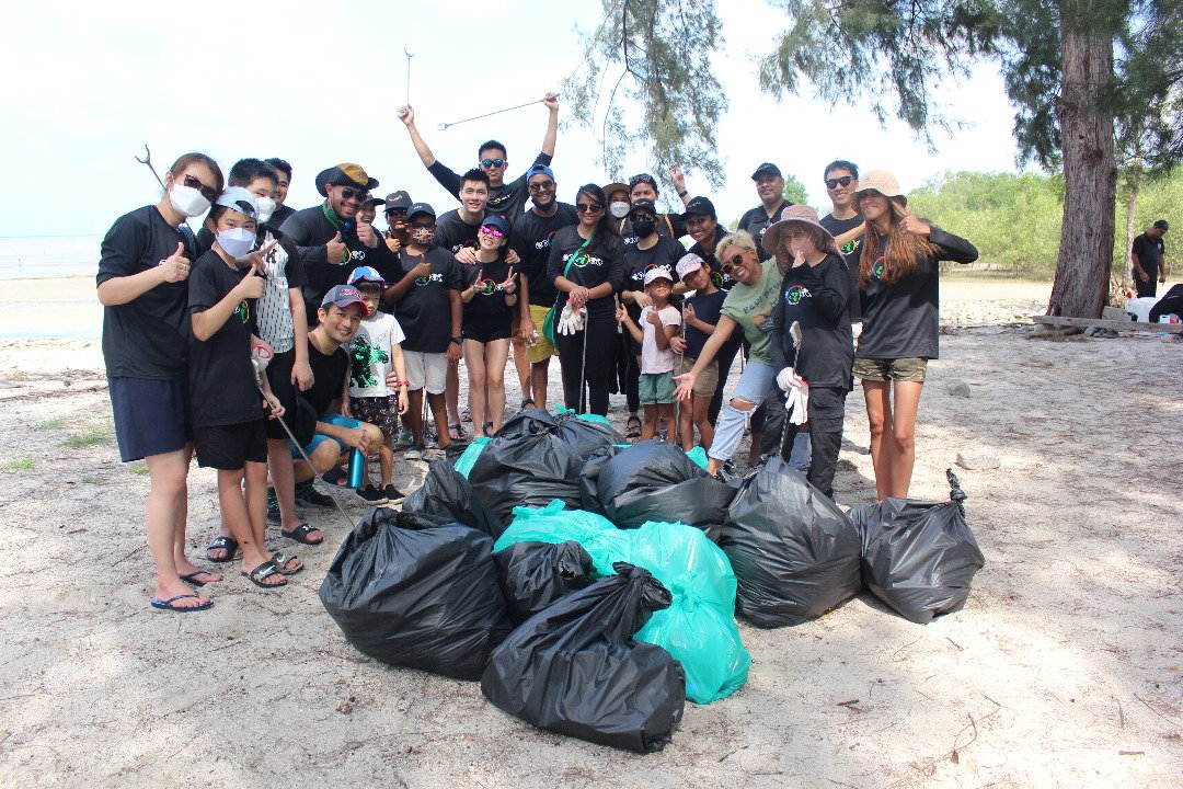 Google Malaysia bersih Pantai Kelanang, kutip 137kg sampah
