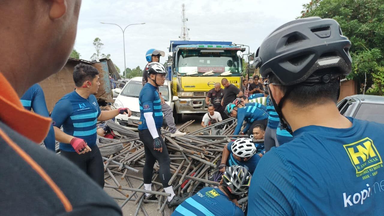 எட்டு வாகனங்கள், 21 சைக்கிள்கள் சம்பந்தப்பட்ட விபத்தில் பெண் பலி