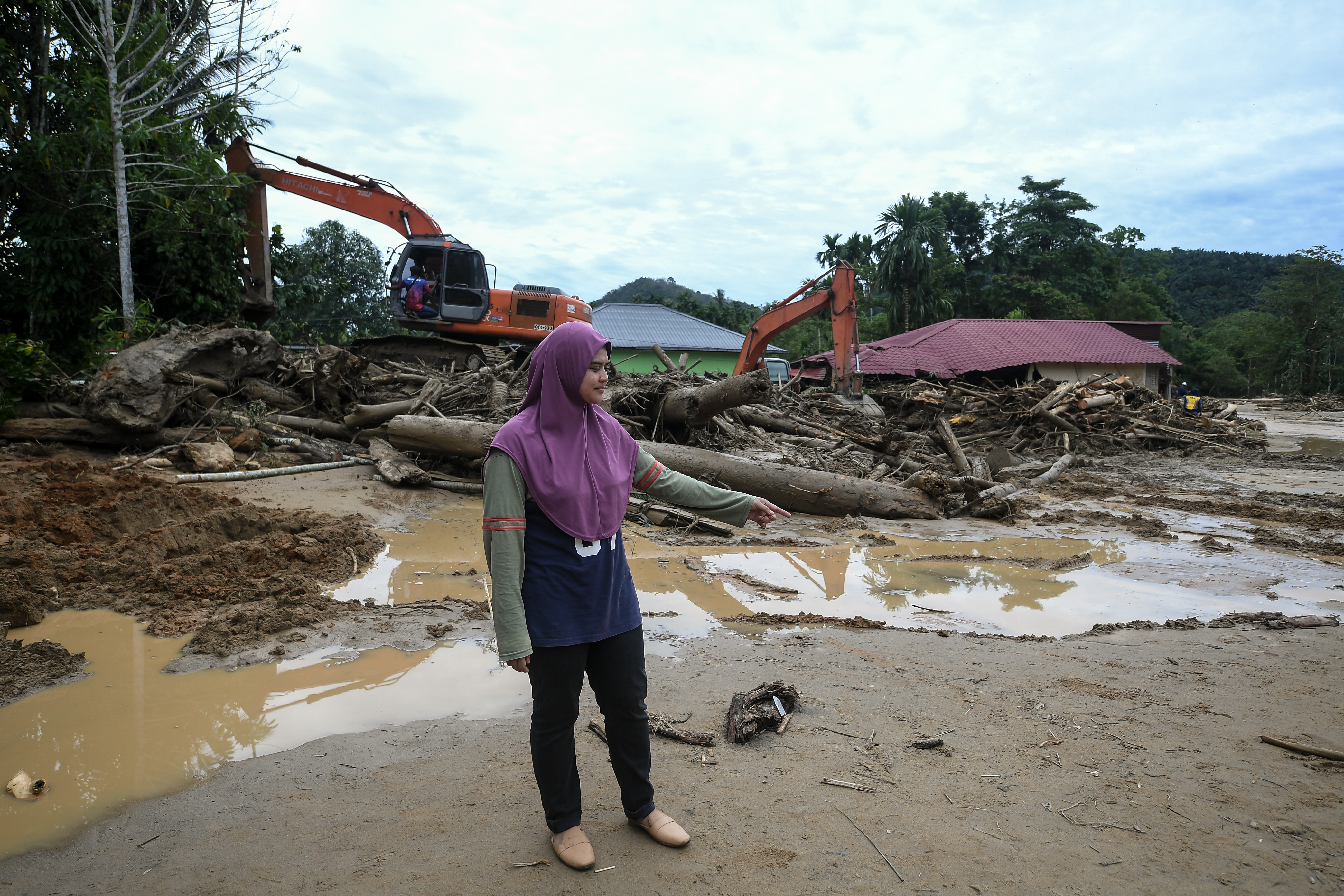 Banjir di Baling: Pengusaha bakeri rugi RM200,000 kedai roboh akibat arus deras