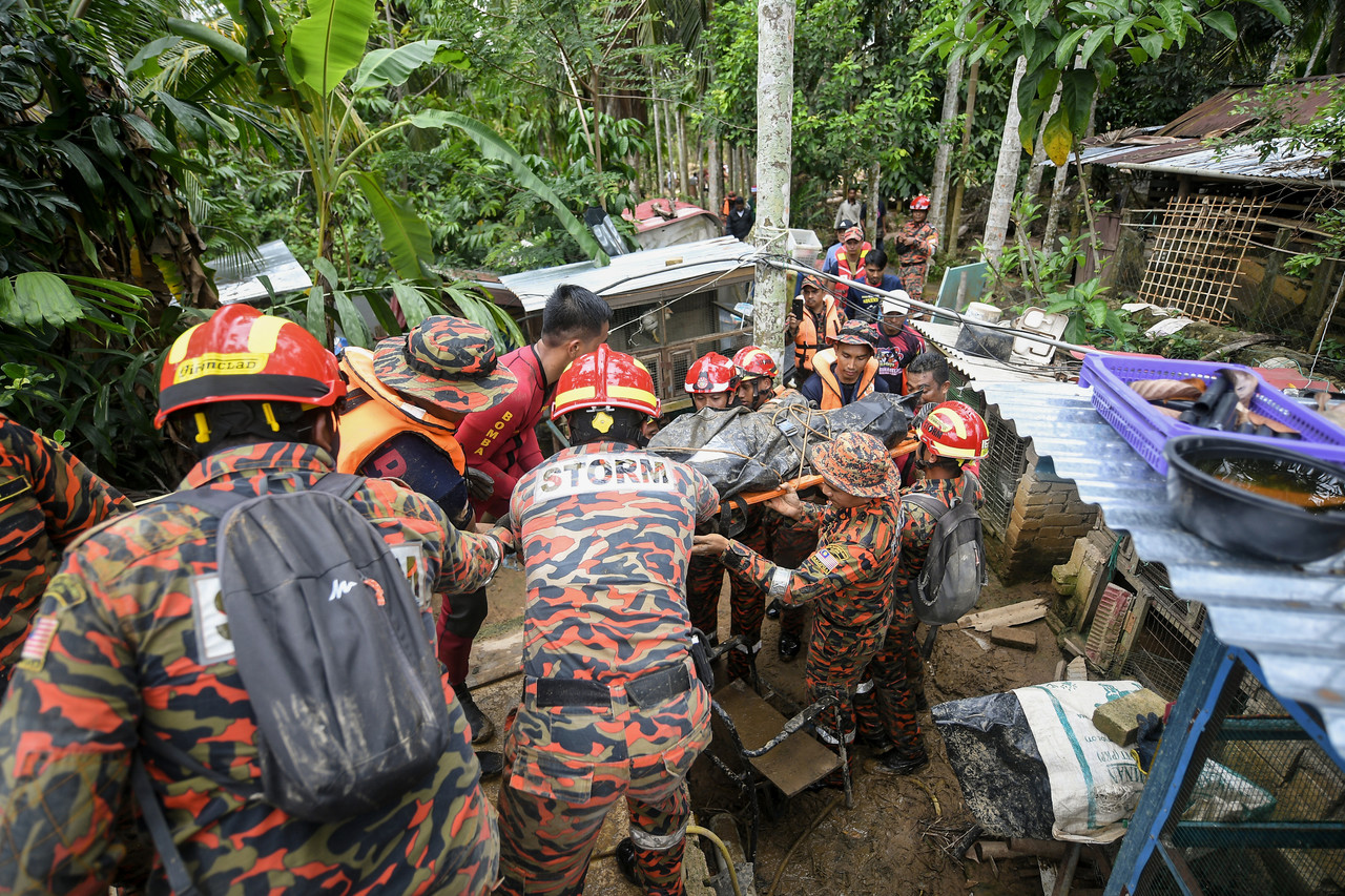 Remains of three Baling flood victims buried
